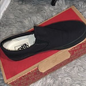 Black Vans Classic Slip On